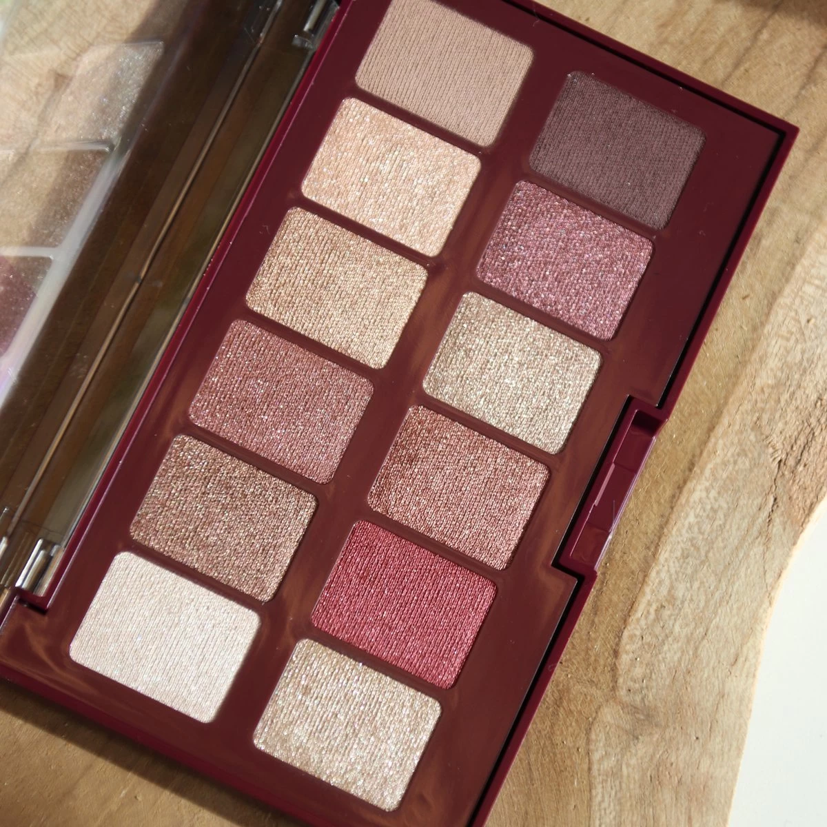 Maybelline The Burgundy Bar Oogschaduw En Highlighter Palette – Limited Edition 21 Maybelline The Burgundy Bar Oogschaduw En Highlighter Palette – Limited Edition - Afbeelding 19