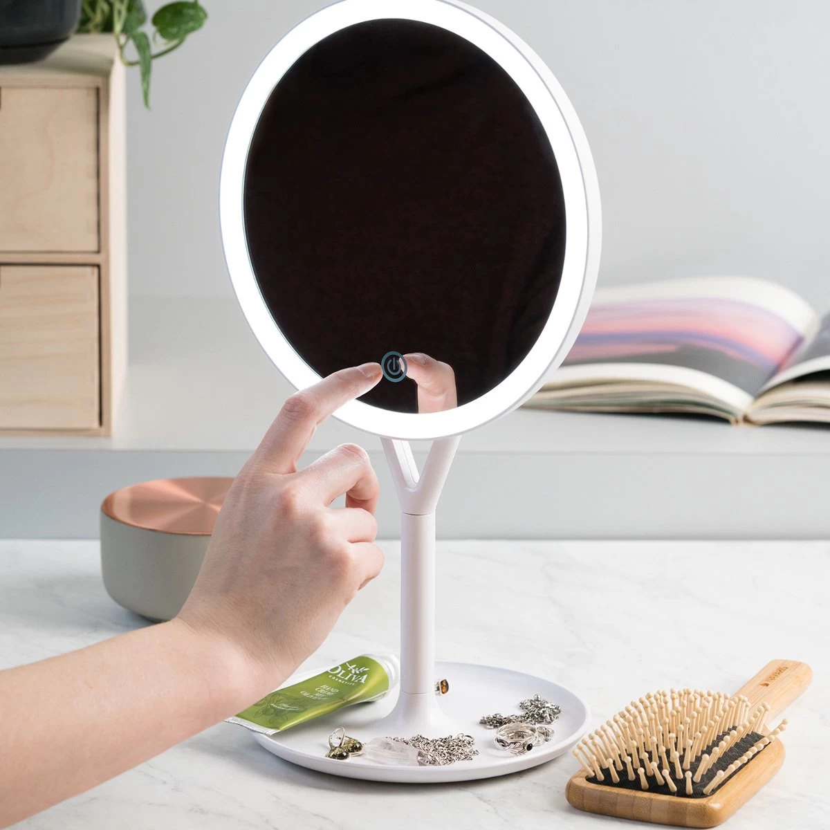 Navaris Make-up Spiegel Met Verlichting - Inclusief Kleinere Handspiegel Met 5x Vergroting - LED-verlichting Met Dim-functie - Wit 5 Navaris Make-up Spiegel Met Verlichting - Inclusief Kleinere Handspiegel Met 5x Vergroting - LED-verlichting Met Dim-functie - Wit - Afbeelding 3