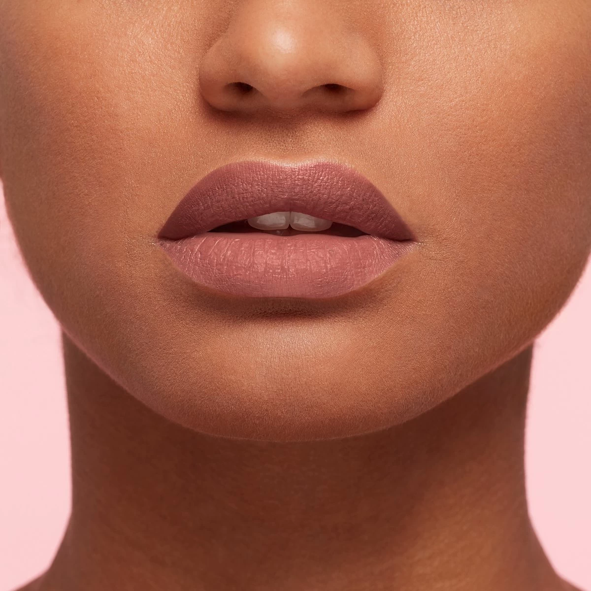 L'Oréal Paris Les Macarons Langhoudende Matte Lipstick - 822 Mon Caramel – Nude – 6,7 Ml 6 L'Oréal Paris Les Macarons Langhoudende Matte Lipstick - 822 Mon Caramel – Nude – 6,7 Ml - Afbeelding 4