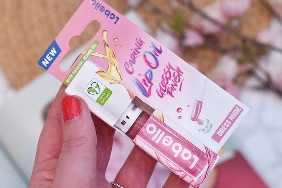 Labello Caring Lip Oil Clear Glow - 5.5 Ml 8 Labello Caring Lip Oil Clear Glow - 5.5 Ml - Afbeelding 6