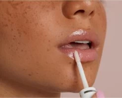 Labello Caring Lip Oil Clear Glow - 5.5 Ml 14 Labello Caring Lip Oil Clear Glow - 5.5 Ml -Cosmetic Verkoop 1200x962